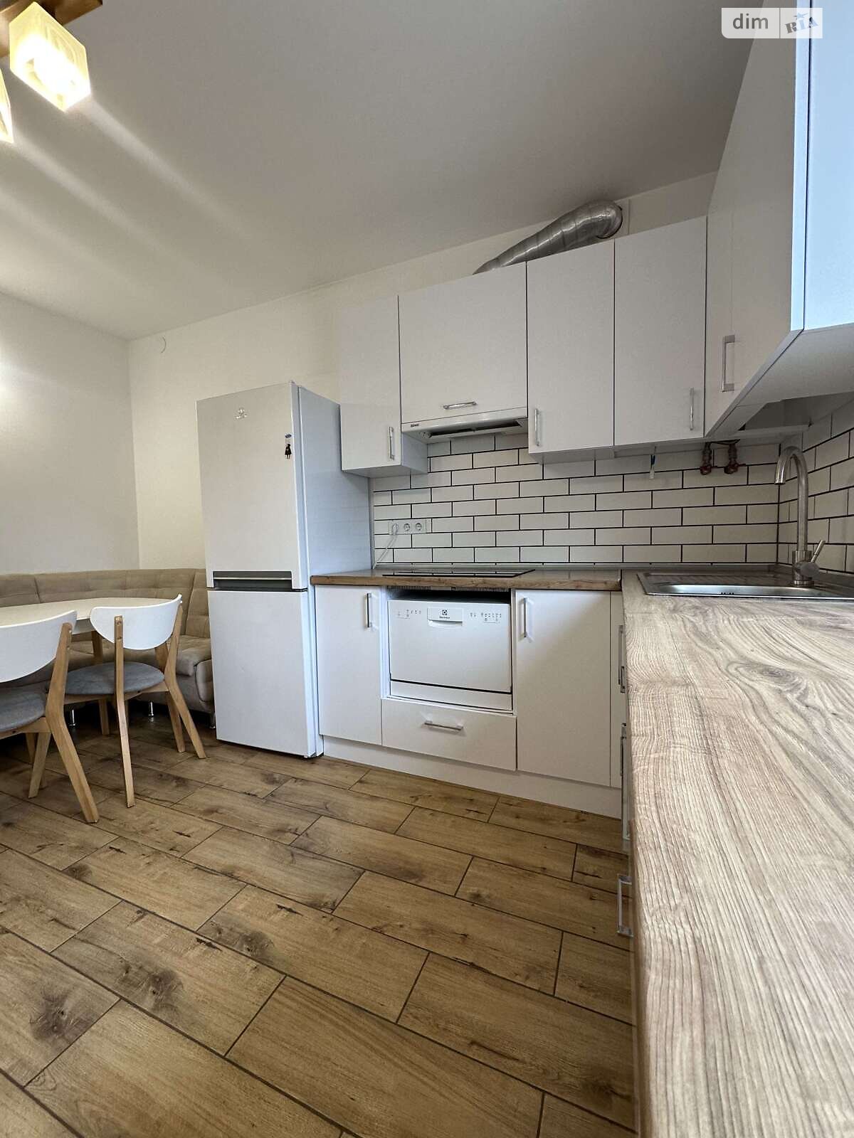 трехэтажная часть дома, 74 кв. м, кирпич. Сдается помесячно в Львове, в районе Скниловок фото 1 трехэтажная часть дома, 74 кв. м, кирпич. Сдается помесячно в Львове, в районе Скниловок фото 1