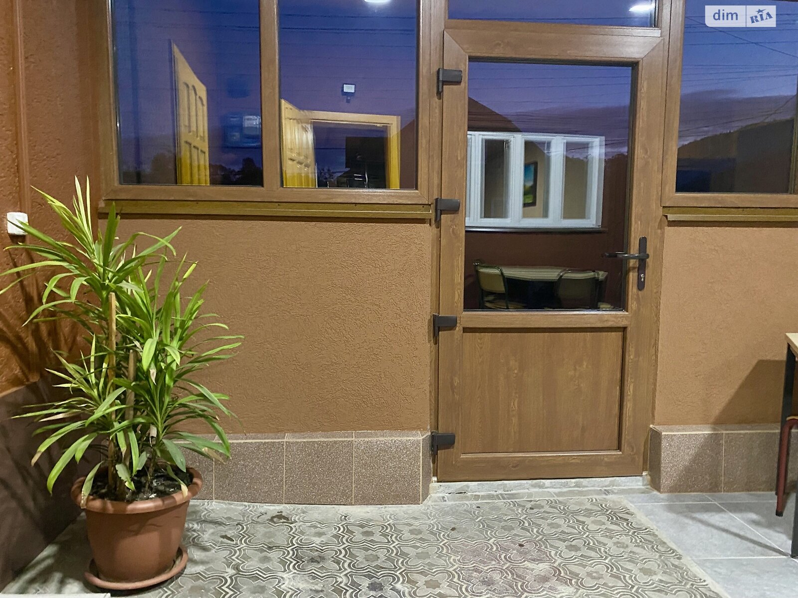 двухэтажная часть дома, 250 кв. м, кирпич. Сдается помесячно в Межгорье фото 1 двухэтажная часть дома, 250 кв. м, кирпич. Сдается помесячно в Межгорье фото 1