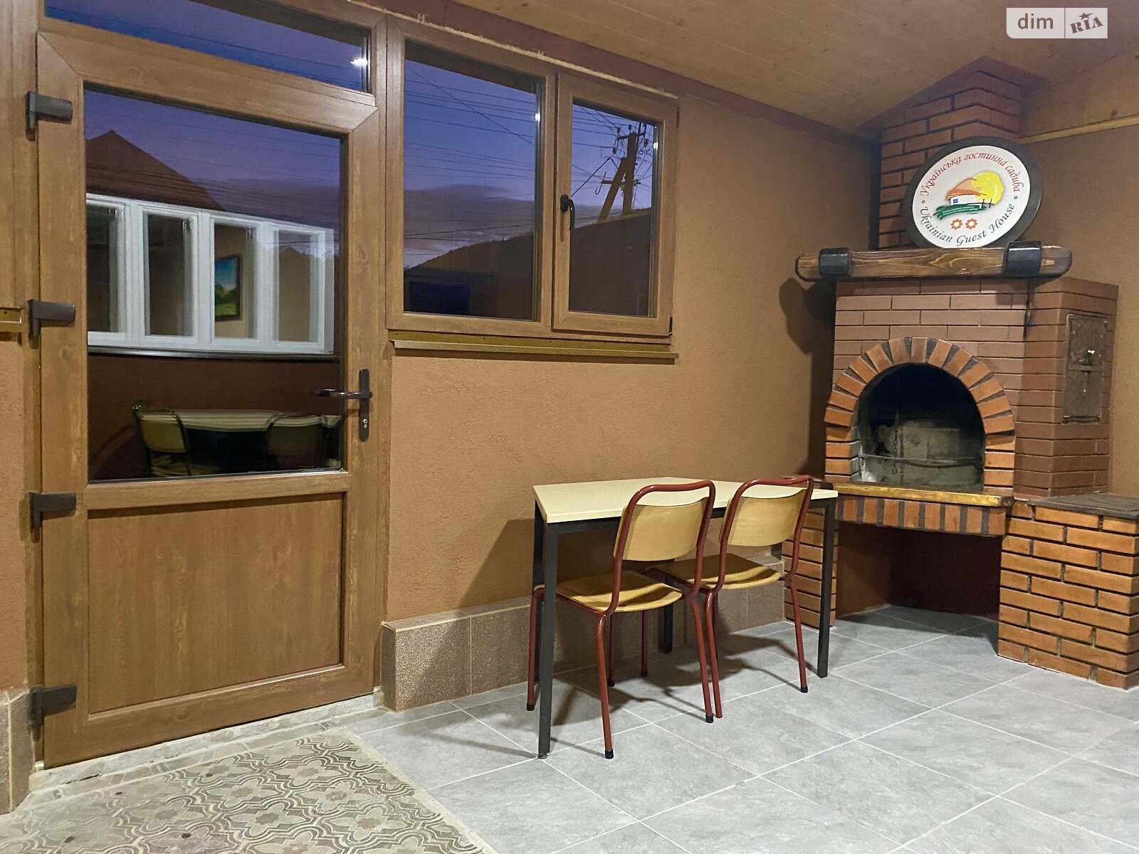 двухэтажная часть дома, 250 кв. м, кирпич. Сдается помесячно в Межгорье фото 1 двухэтажная часть дома, 250 кв. м, кирпич. Сдается помесячно в Межгорье фото 1