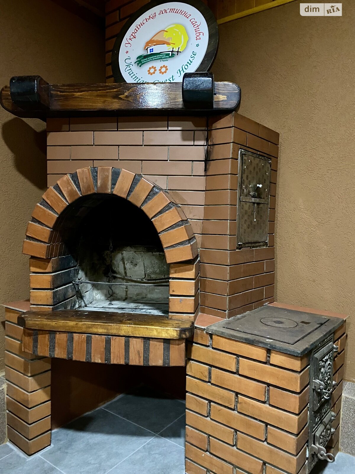 двухэтажная часть дома, 250 кв. м, кирпич. Сдается помесячно в Межгорье фото 1 двухэтажная часть дома, 250 кв. м, кирпич. Сдается помесячно в Межгорье фото 1