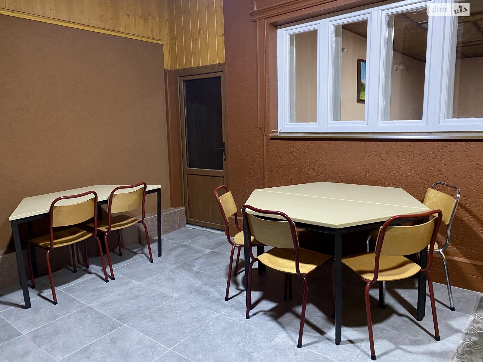 двухэтажная часть дома, 250 кв. м, кирпич. Сдается помесячно в Межгорье фото 1 двухэтажная часть дома, 250 кв. м, кирпич. Сдается помесячно в Межгорье фото 1