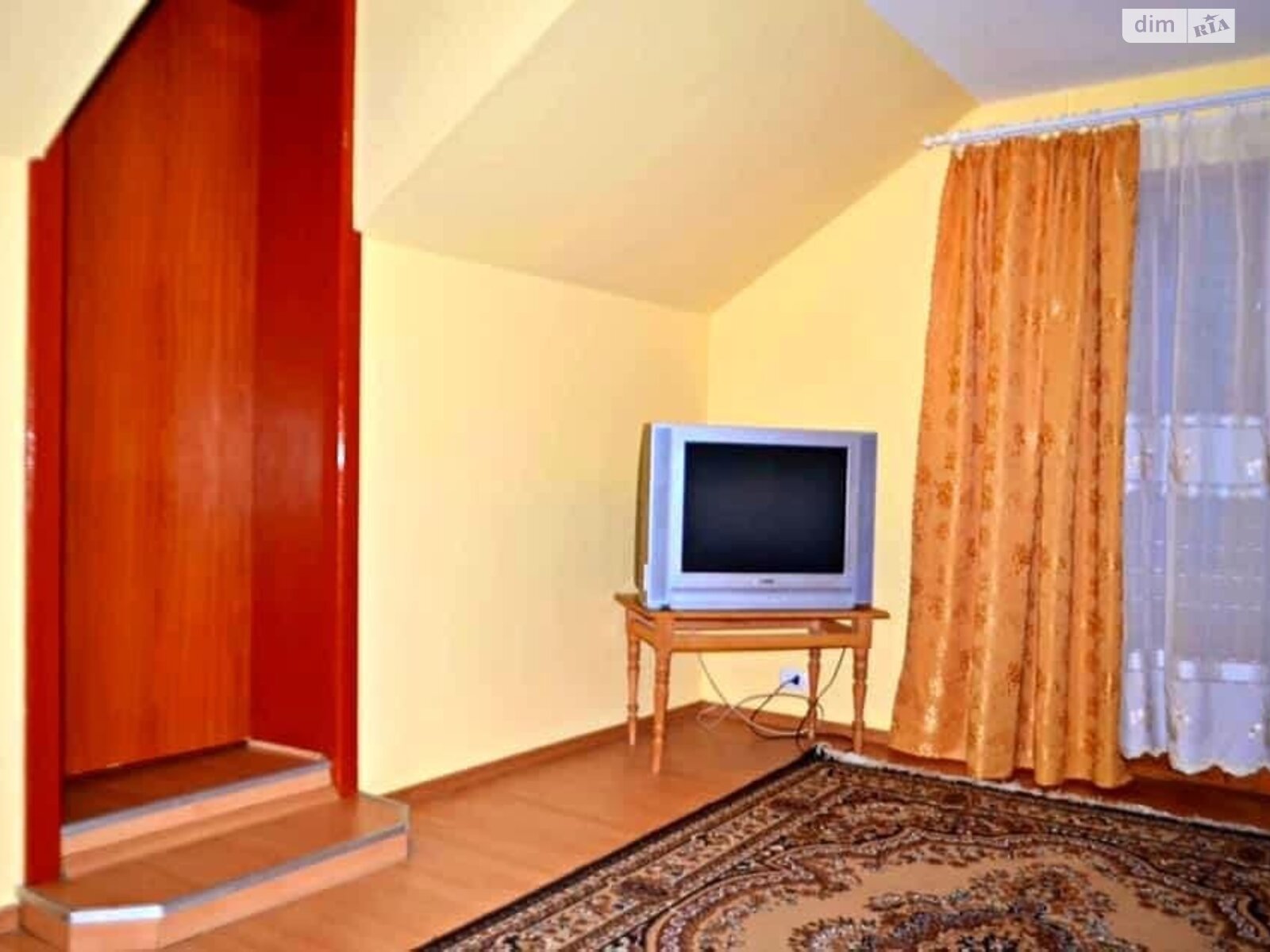 двухэтажная часть дома, 250 кв. м, кирпич. Сдается помесячно в Межгорье фото 1 двухэтажная часть дома, 250 кв. м, кирпич. Сдается помесячно в Межгорье фото 1