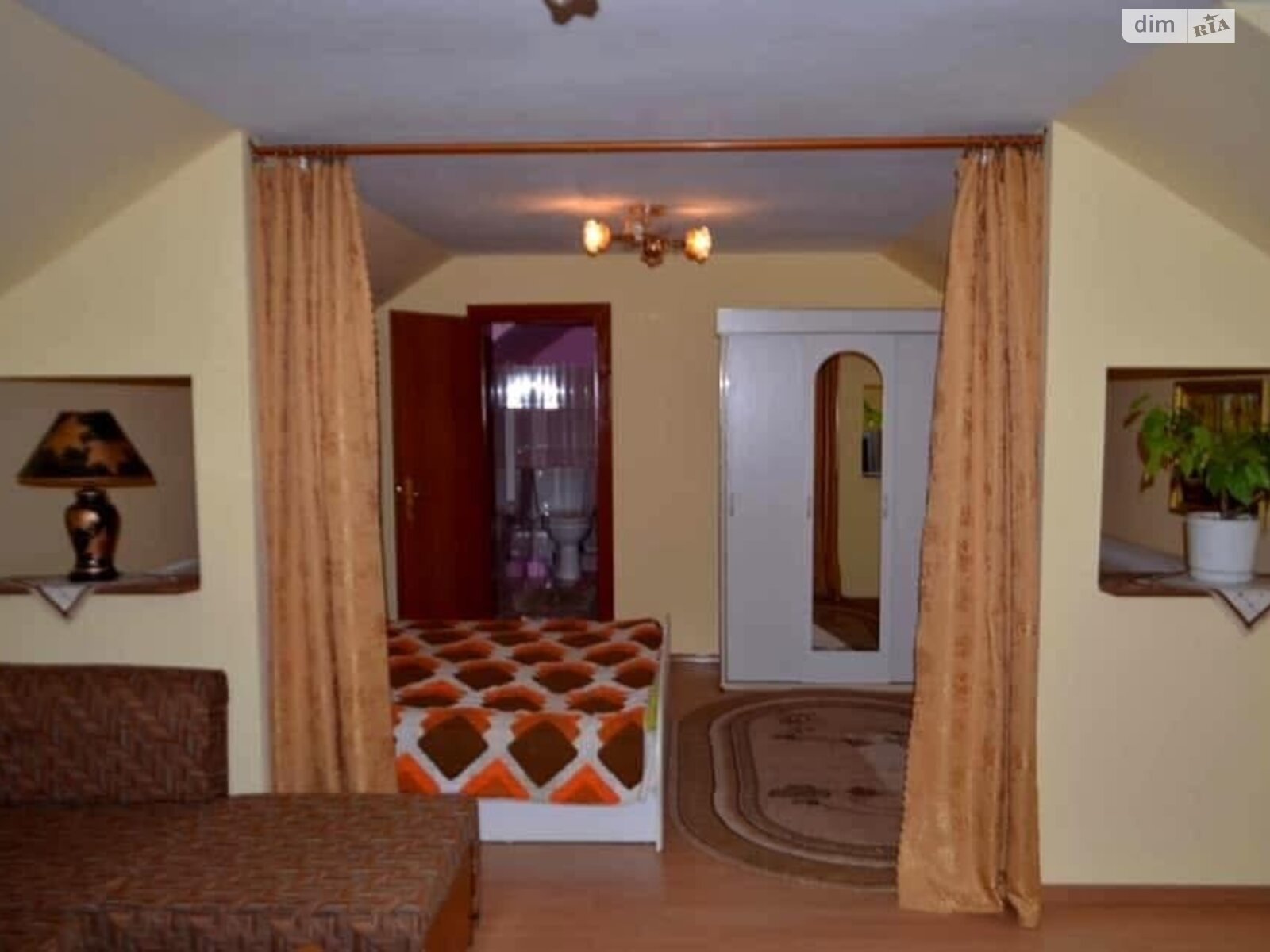 двухэтажная часть дома, 250 кв. м, кирпич. Сдается помесячно в Межгорье фото 1 двухэтажная часть дома, 250 кв. м, кирпич. Сдается помесячно в Межгорье фото 1