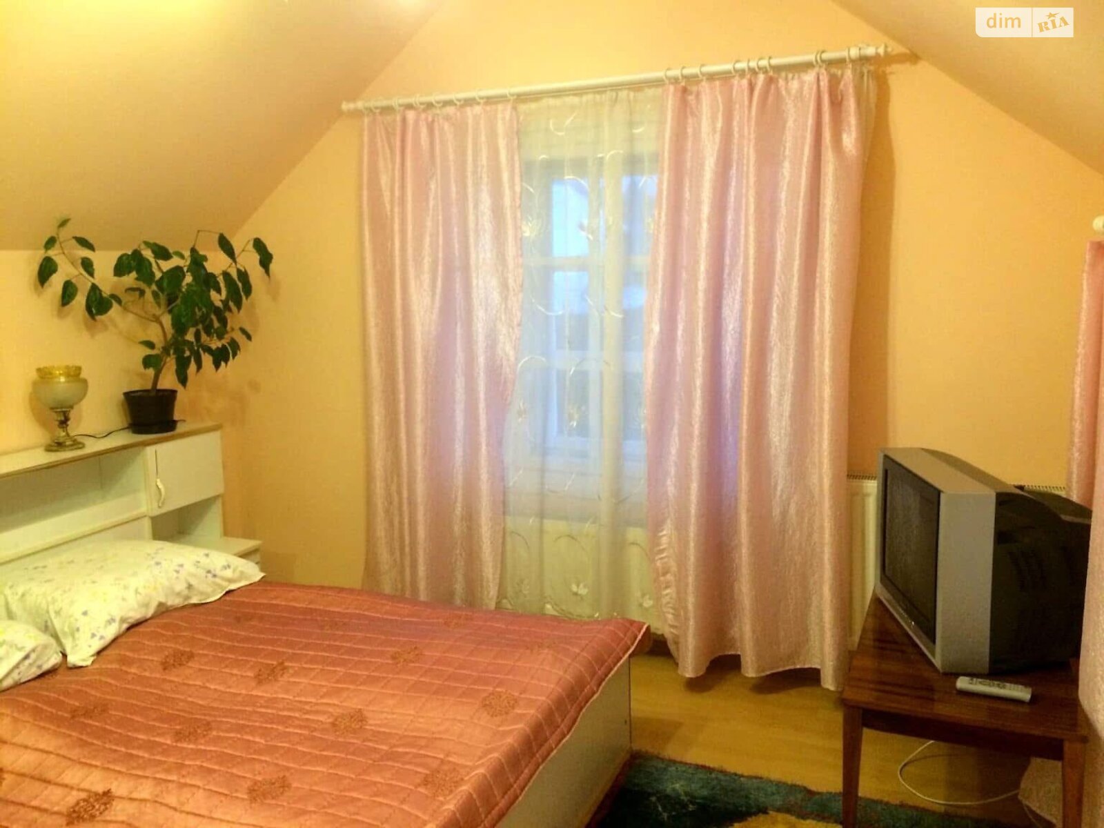 двухэтажная часть дома, 250 кв. м, кирпич. Сдается помесячно в Межгорье фото 1 двухэтажная часть дома, 250 кв. м, кирпич. Сдается помесячно в Межгорье фото 1