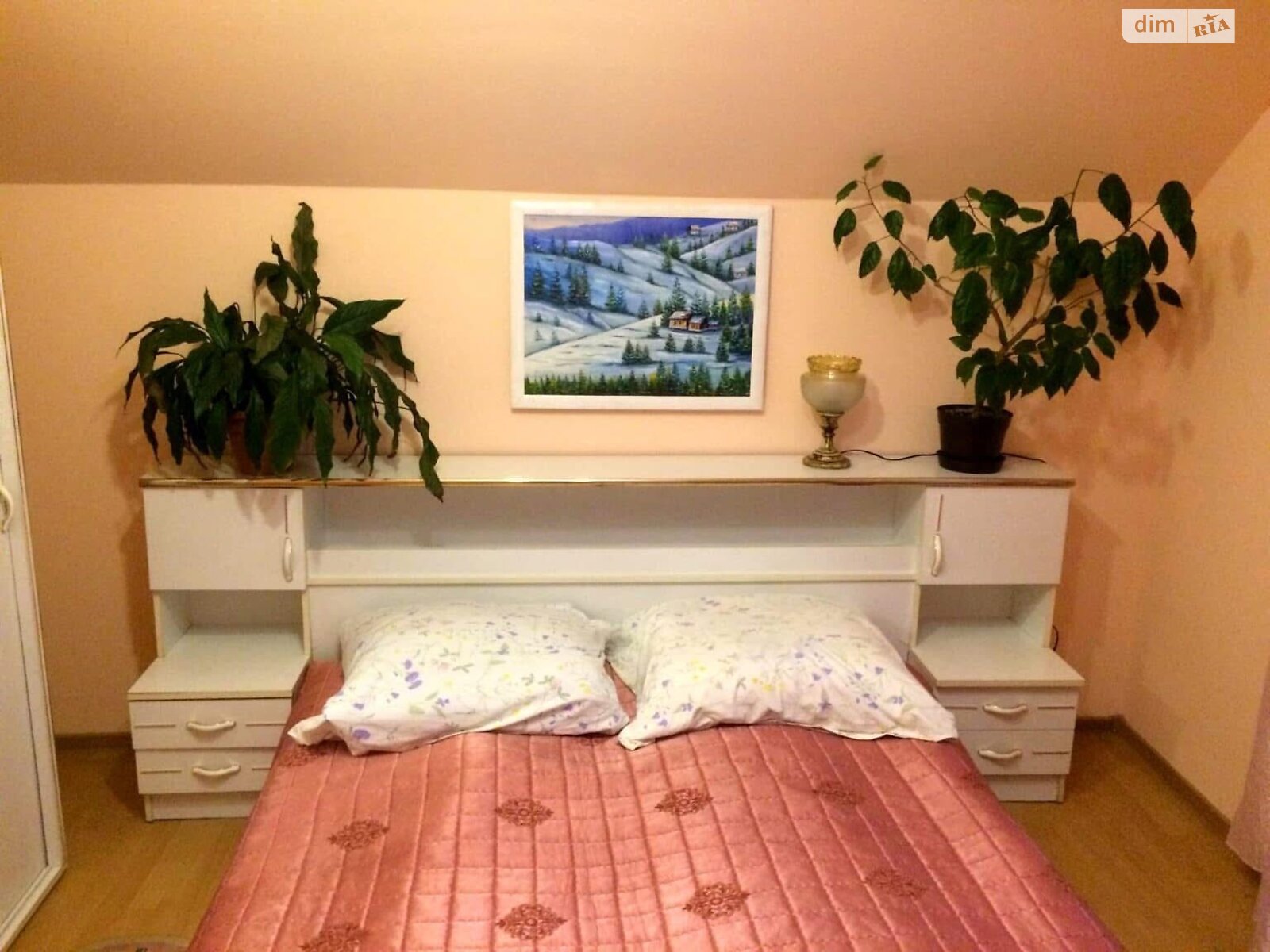 двухэтажная часть дома, 250 кв. м, кирпич. Сдается помесячно в Межгорье фото 1 двухэтажная часть дома, 250 кв. м, кирпич. Сдается помесячно в Межгорье фото 1