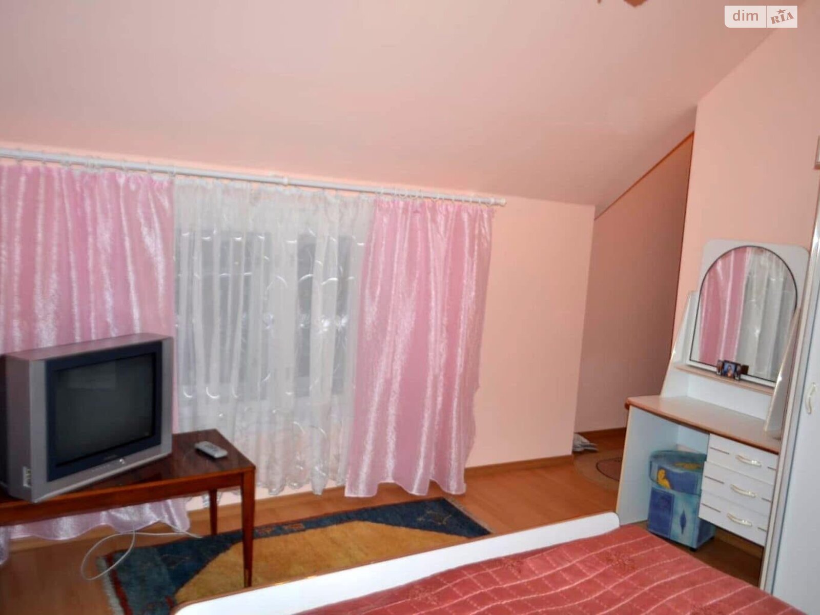 двухэтажная часть дома, 250 кв. м, кирпич. Сдается помесячно в Межгорье фото 1 двухэтажная часть дома, 250 кв. м, кирпич. Сдается помесячно в Межгорье фото 1