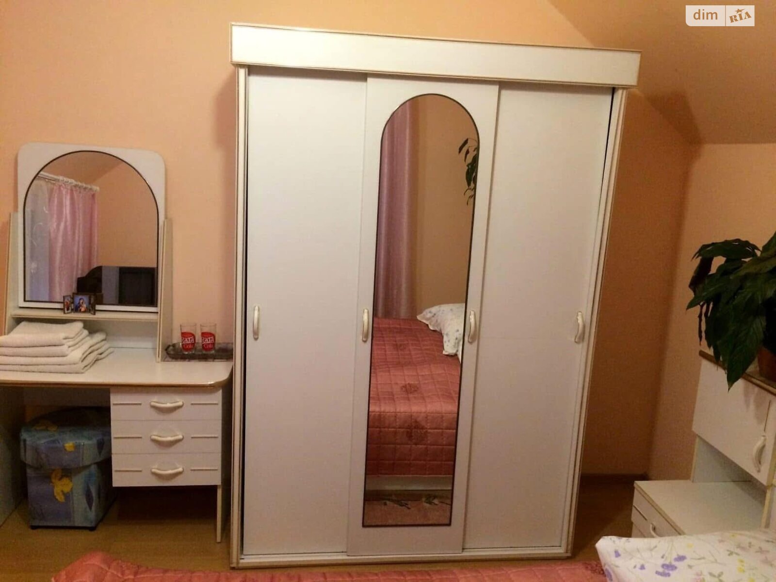 двухэтажная часть дома, 250 кв. м, кирпич. Сдается помесячно в Межгорье фото 1 двухэтажная часть дома, 250 кв. м, кирпич. Сдается помесячно в Межгорье фото 1