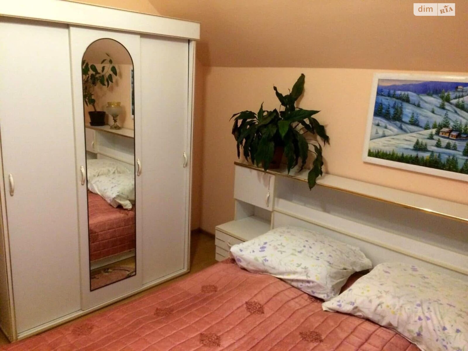 двухэтажная часть дома, 250 кв. м, кирпич. Сдается помесячно в Межгорье фото 1 двухэтажная часть дома, 250 кв. м, кирпич. Сдается помесячно в Межгорье фото 1