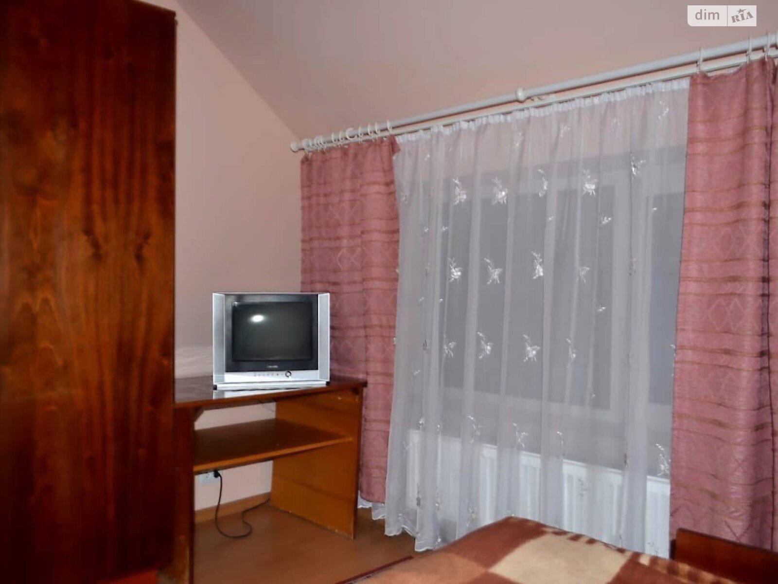 двухэтажная часть дома, 250 кв. м, кирпич. Сдается помесячно в Межгорье фото 1 двухэтажная часть дома, 250 кв. м, кирпич. Сдается помесячно в Межгорье фото 1