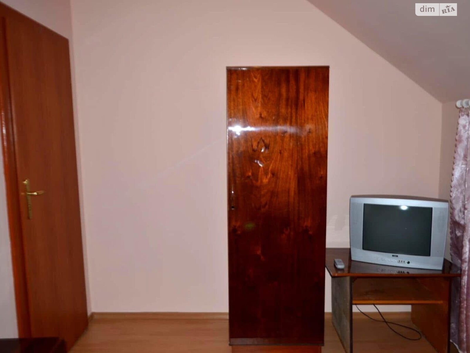 двухэтажная часть дома, 250 кв. м, кирпич. Сдается помесячно в Межгорье фото 1 двухэтажная часть дома, 250 кв. м, кирпич. Сдается помесячно в Межгорье фото 1