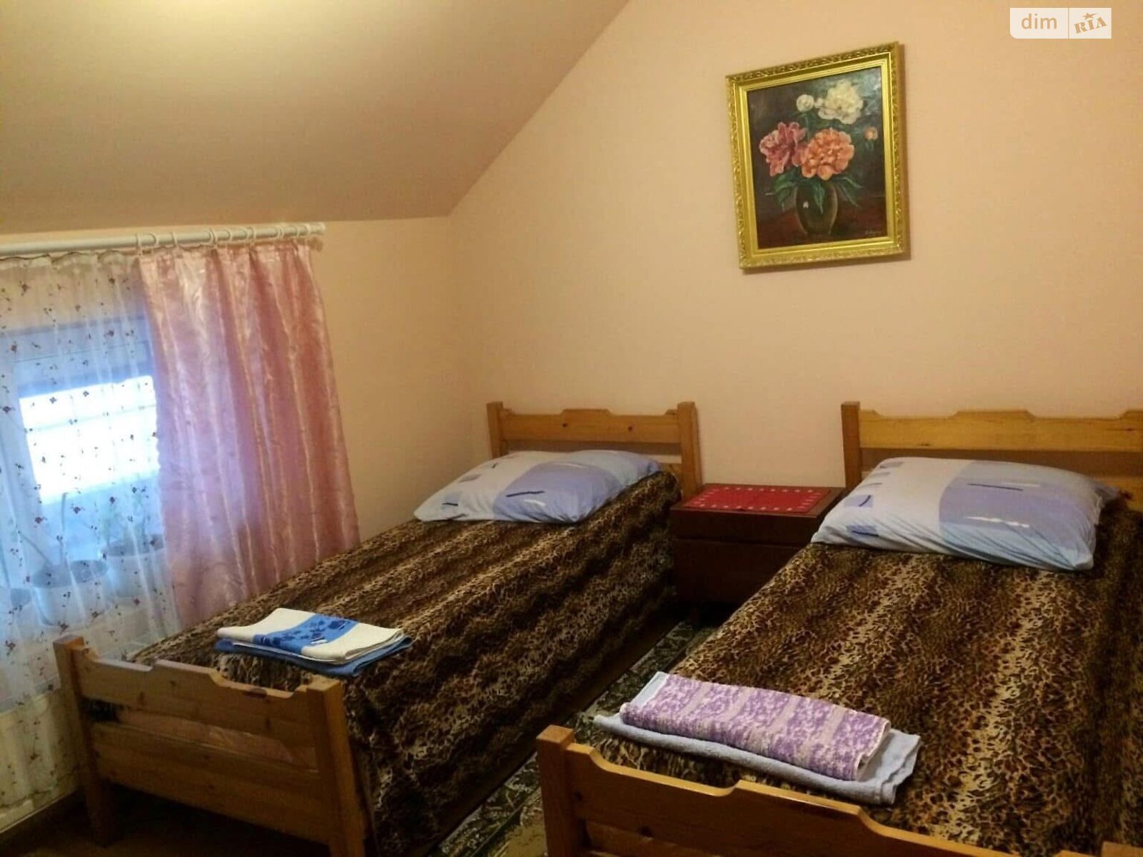 двухэтажная часть дома, 250 кв. м, кирпич. Сдается помесячно в Межгорье фото 1 двухэтажная часть дома, 250 кв. м, кирпич. Сдается помесячно в Межгорье фото 1