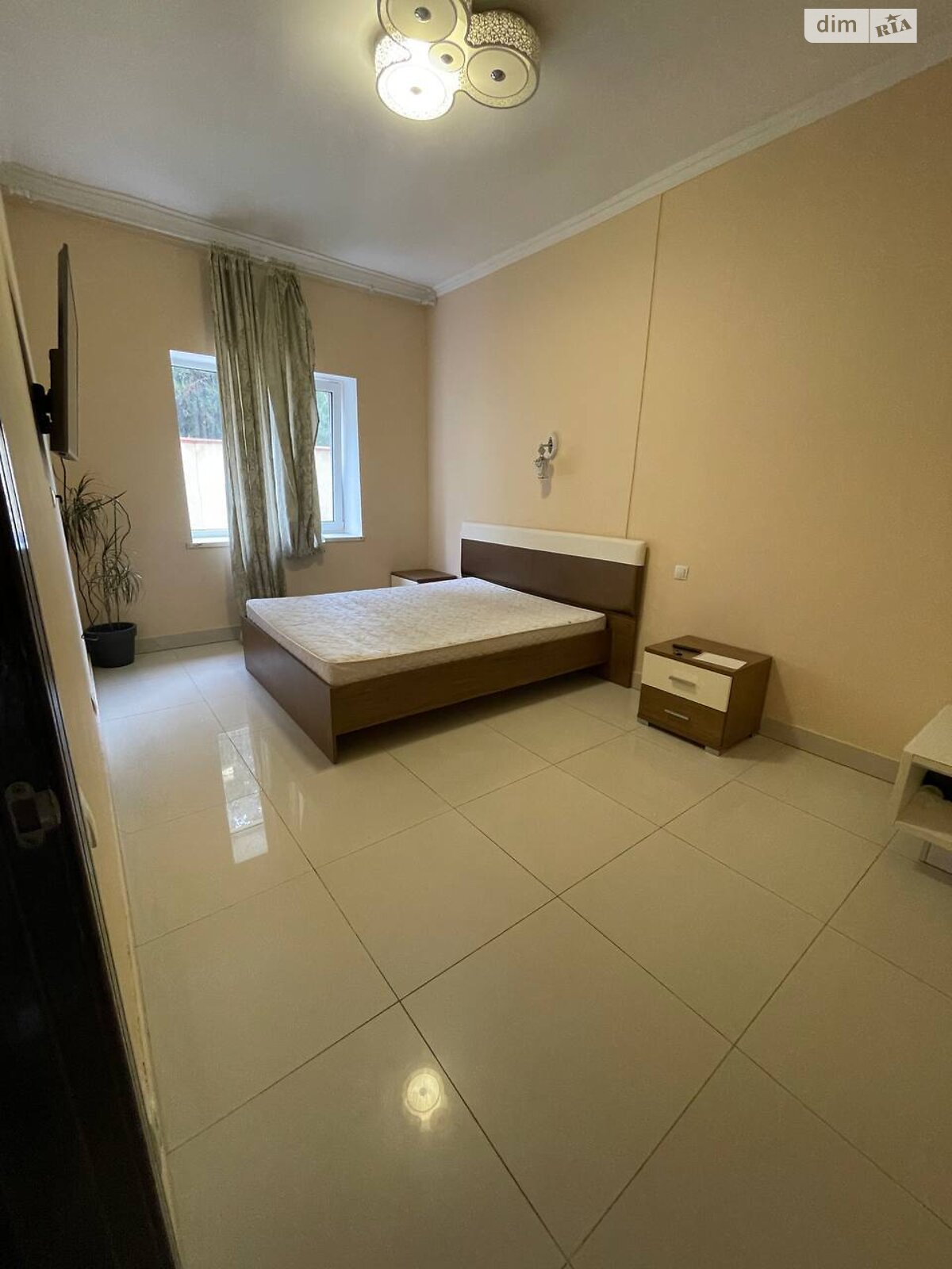 триповерхова частина будинку, 82 кв. м, цегла. Здається помісячно в Одесі, в районі Великий Фонтан фото 1 трипроверхова частина будинку, 82 кв. м, цегла. Здається помісячно в Одесі, в районі Великий Фонтан фото 1