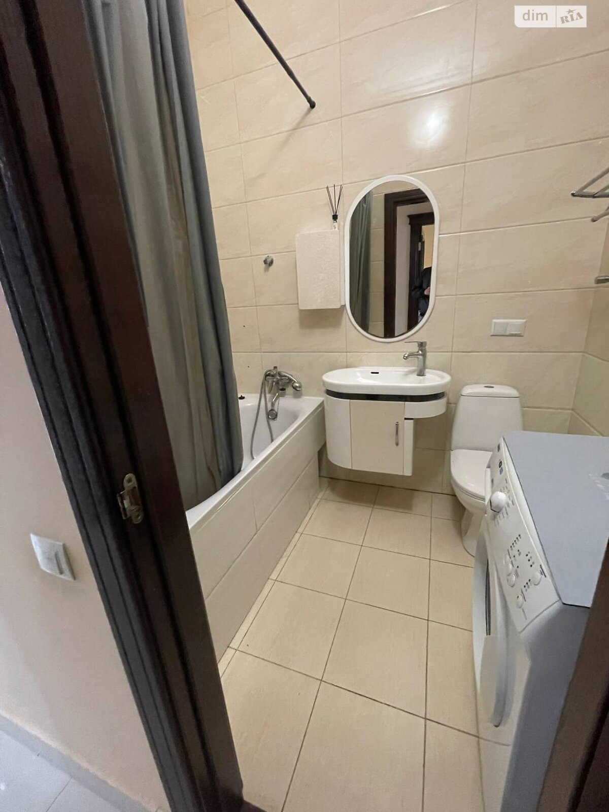 триповерхова частина будинку, 82 кв. м, цегла. Здається помісячно в Одесі, в районі Великий Фонтан фото 1 трипроверхова частина будинку, 82 кв. м, цегла. Здається помісячно в Одесі, в районі Великий Фонтан фото 1