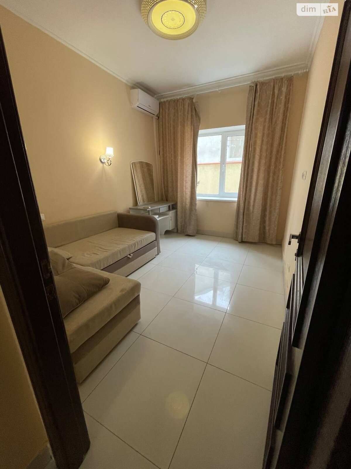 триповерхова частина будинку, 82 кв. м, цегла. Здається помісячно в Одесі, в районі Великий Фонтан фото 1 трипроверхова частина будинку, 82 кв. м, цегла. Здається помісячно в Одесі, в районі Великий Фонтан фото 1