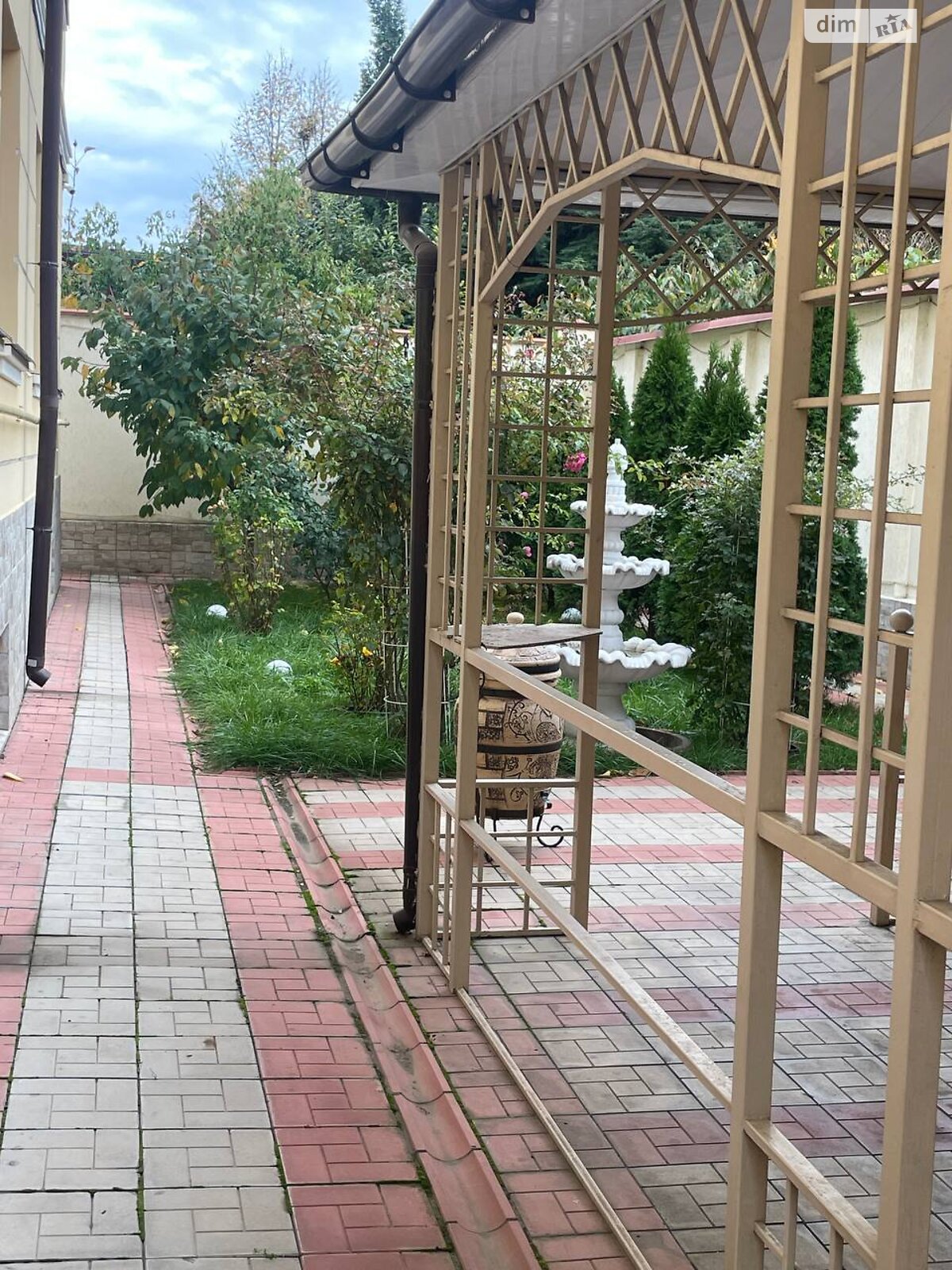 триповерхова частина будинку, 82 кв. м, цегла. Здається помісячно в Одесі, в районі Великий Фонтан фото 1 трипроверхова частина будинку, 82 кв. м, цегла. Здається помісячно в Одесі, в районі Великий Фонтан фото 1