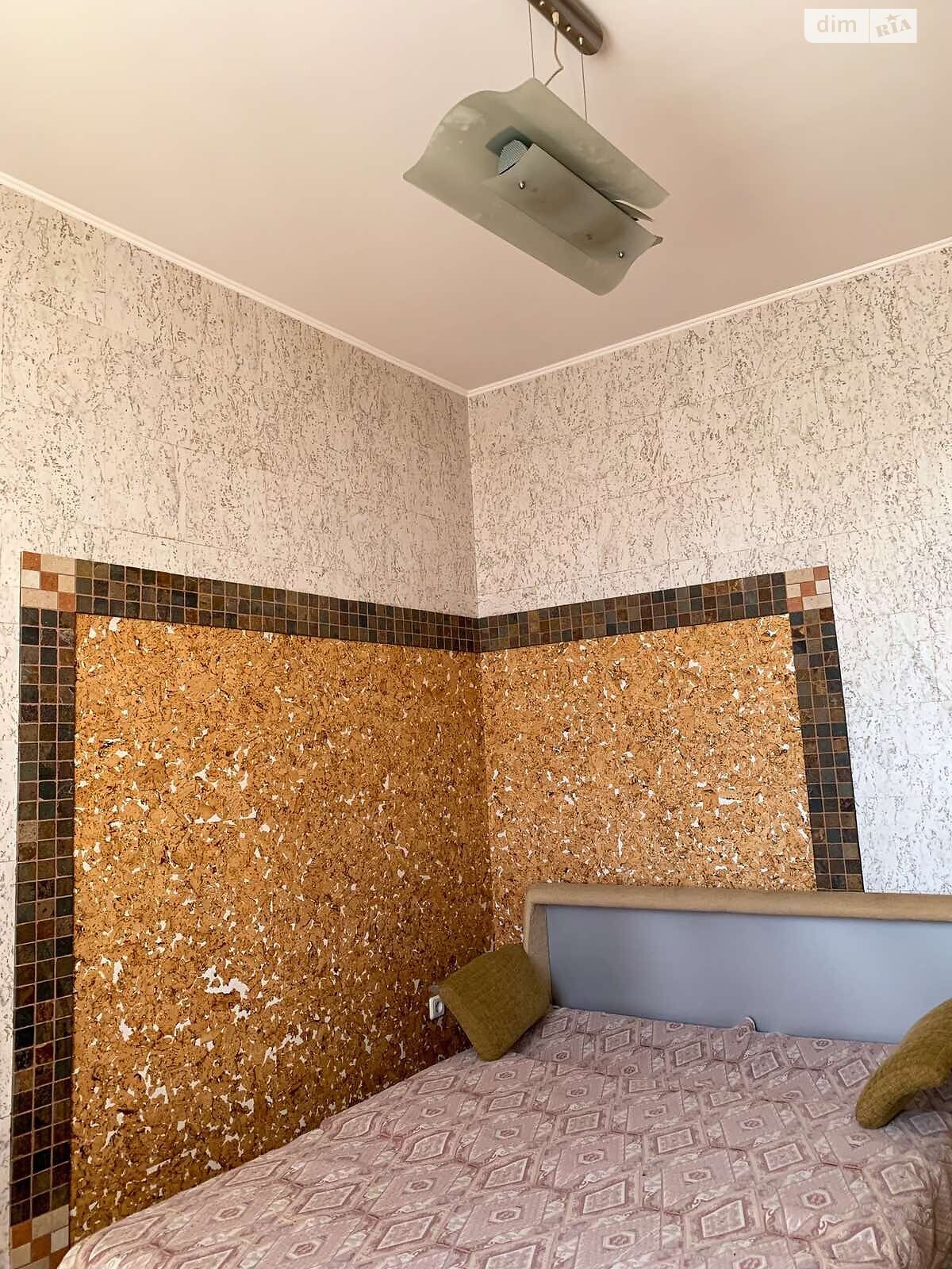 трехэтажная часть дома, 378 кв. м, ракушечник (ракушняк). Сдается помесячно в Одессе, в районе Киевский фото 1 трехэтажная часть дома, 378 кв. м, ракушечник (ракушняк). Сдается помесячно в Одессе, в районе Киевский фото 1