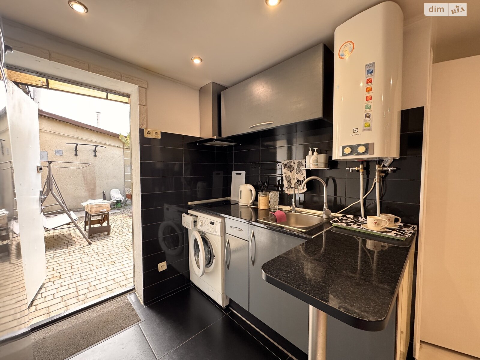 однопроверхова частина будинку, 28 кв. м, цегла. Здається помісячно в Одесі, в районі Вузівський фото 1