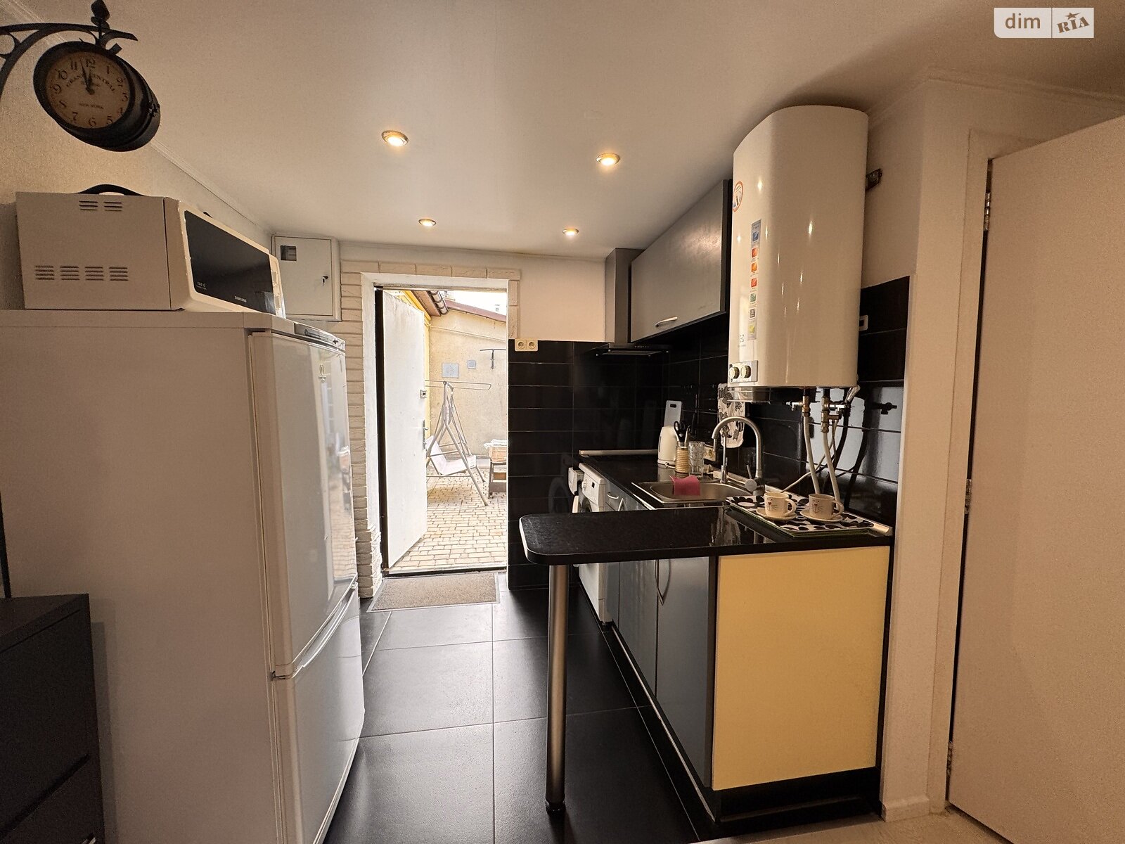 однопроверхова частина будинку, 28 кв. м, цегла. Здається помісячно в Одесі, в районі Вузівський фото 1