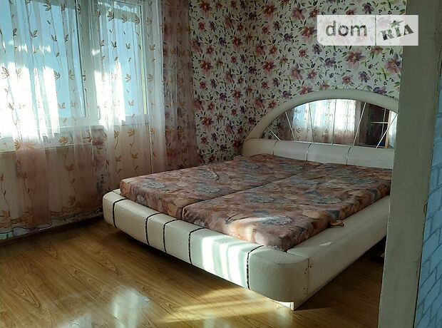 двоповерхова частина будинку, 60 кв. м, цегла. Здається помісячно в Рівному, в районі 12-школа фото 1 двопроверхова частина будинку, 60 кв. м, цегла. Здається помісячно в Рівному, в районі 12-школа фото 1