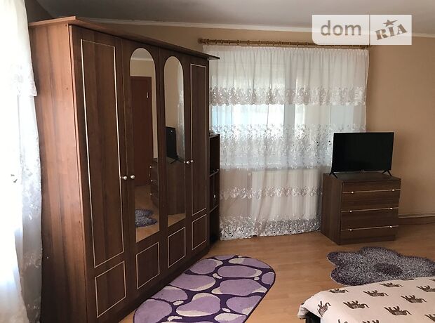 одноэтажная часть дома, 100 кв. м, кирпич. Сдается помесячно в село Петриков, Тернопольская обл. фото 1 одноэтажная часть дома, 100 кв. м, кирпич. Сдается помесячно в село Петриков, Тернопольская обл. фото 1