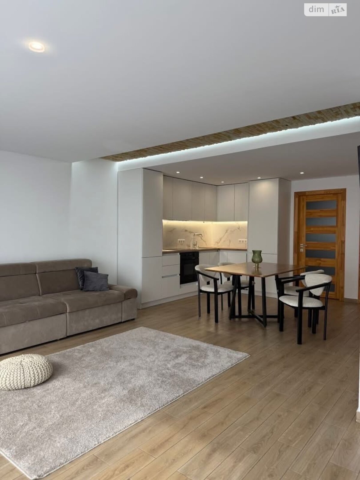 одноповерхова частина будинку, 115 кв. м, цегла. Здається помісячно в Ужгороді фото 1