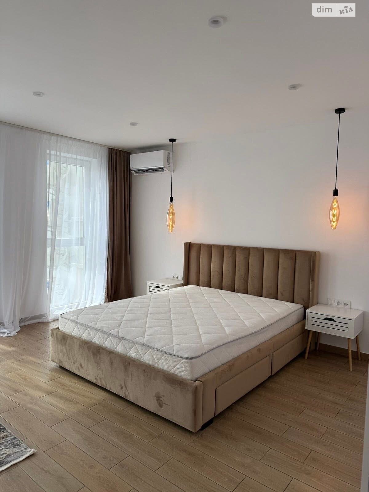 одноповерхова частина будинку, 115 кв. м, цегла. Здається помісячно в Ужгороді фото 1