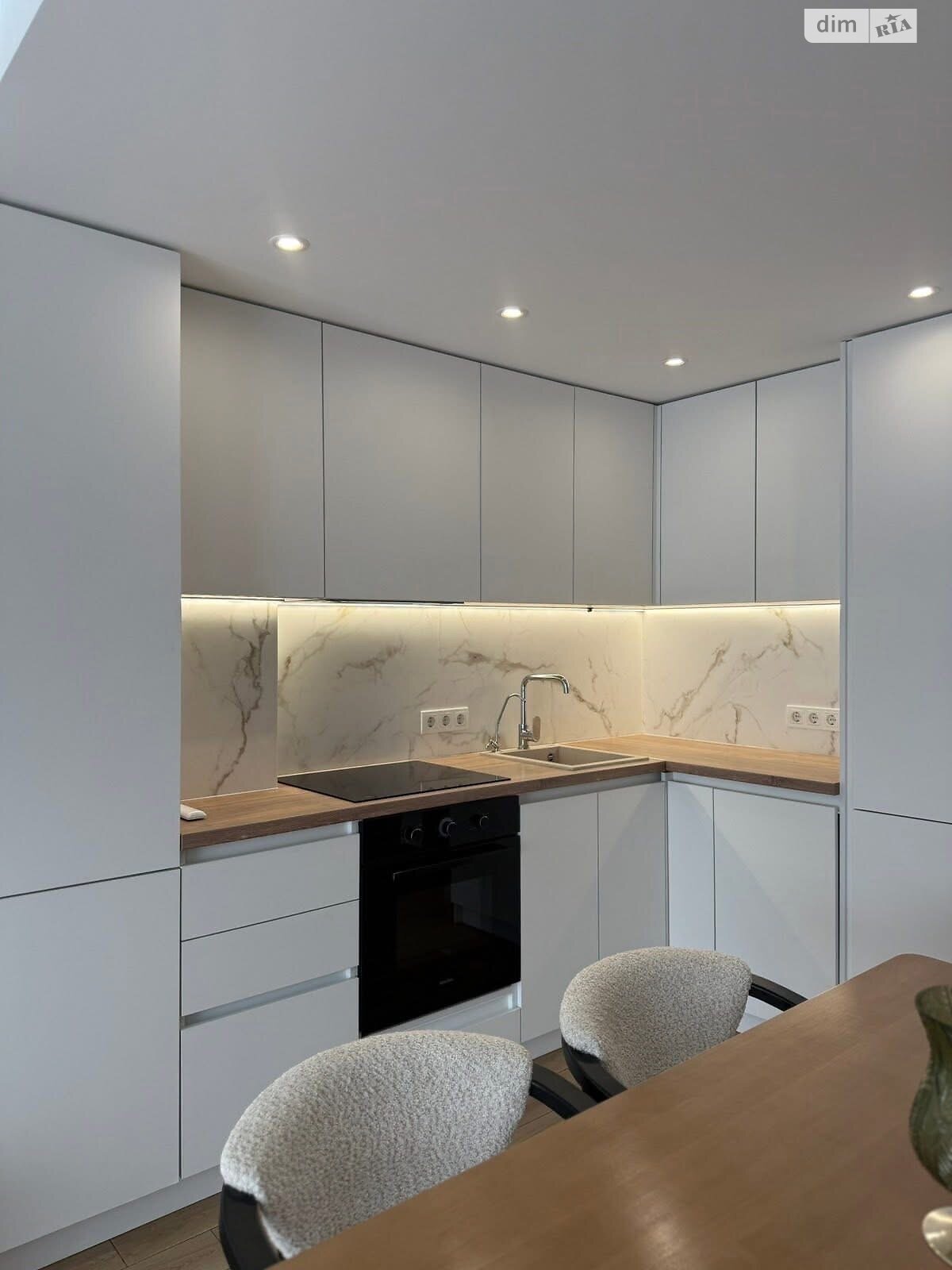 одноповерхова частина будинку, 115 кв. м, цегла. Здається помісячно в Ужгороді фото 1