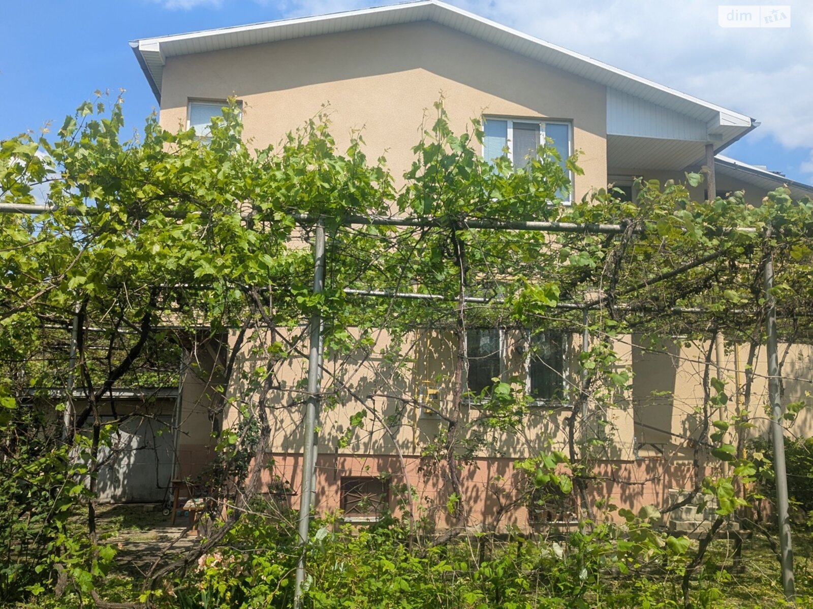 двухэтажная часть дома, 100 кв. м, кирпич. Сдается помесячно в Ужгороде, в районе Великий Галагов фото 1 двухэтажная часть дома, 100 кв. м, кирпич. Сдается помесячно в Ужгороде, в районе Великий Галагов фото 1