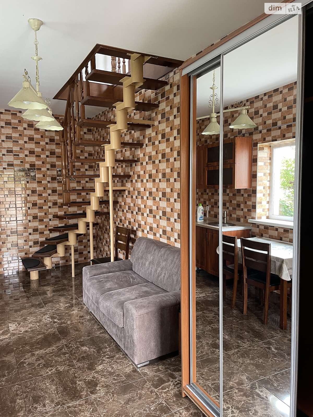 двухэтажная часть дома, 35 кв. м, кирпич. Сдается помесячно в Виннице, в районе Вишенка фото 1 двухэтажная часть дома, 35 кв. м, кирпич. Сдается помесячно в Виннице, в районе Вишенка фото 1