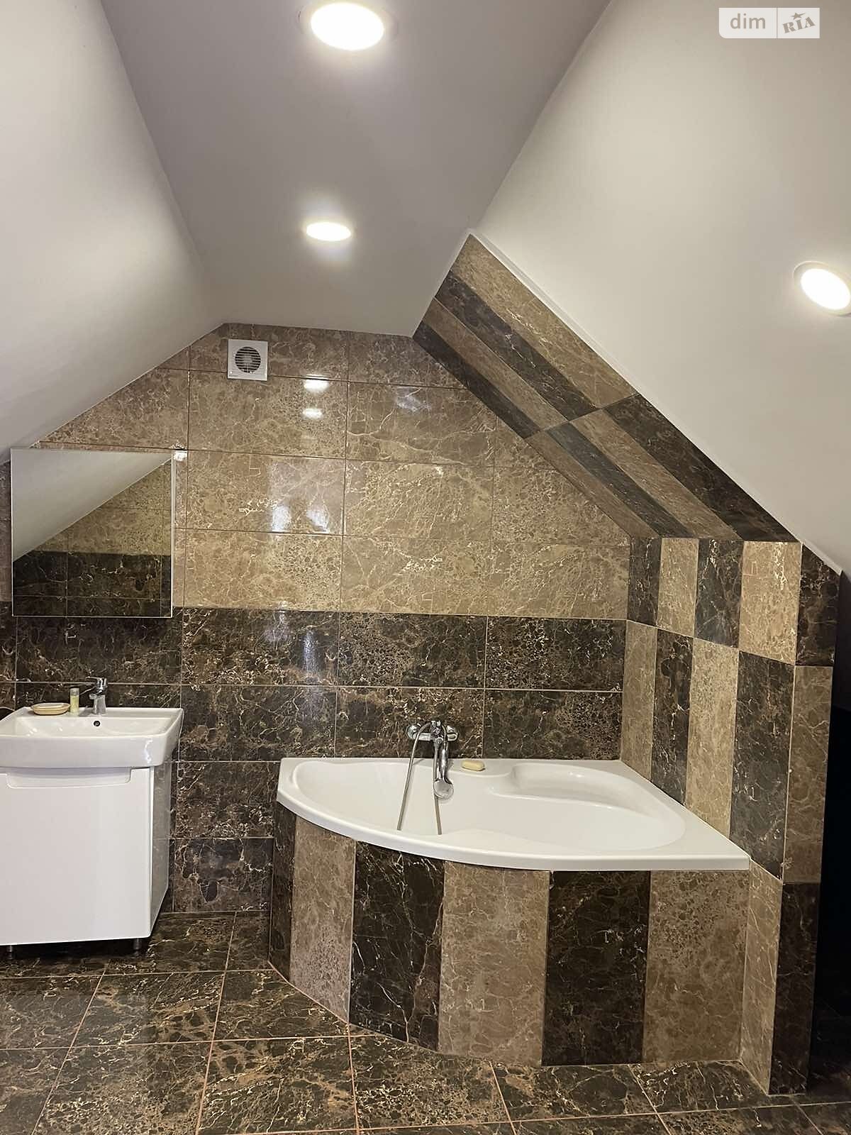 двухэтажная часть дома, 35 кв. м, кирпич. Сдается помесячно в Виннице, в районе Вишенка фото 1 двухэтажная часть дома, 35 кв. м, кирпич. Сдается помесячно в Виннице, в районе Вишенка фото 1