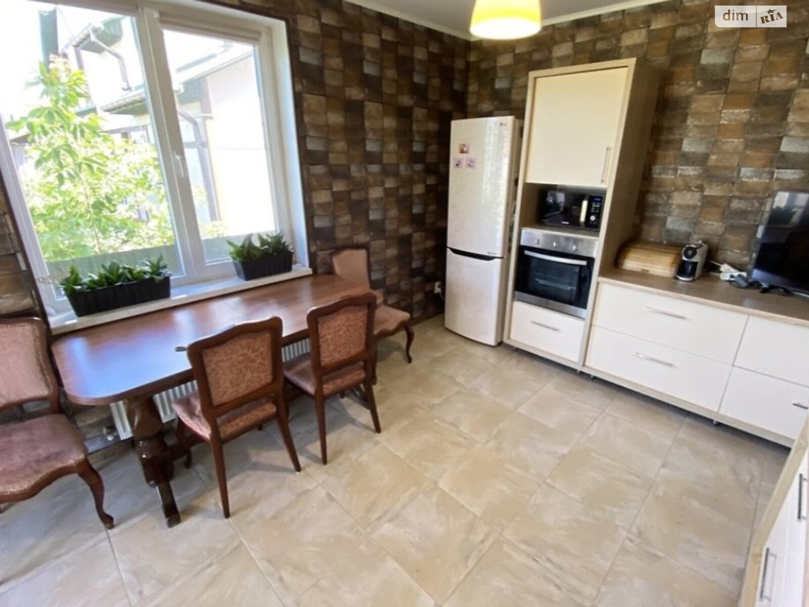 двухэтажный дом, 192 кв. м, кирпич. Сдается помесячно в Агрономичном фото 1