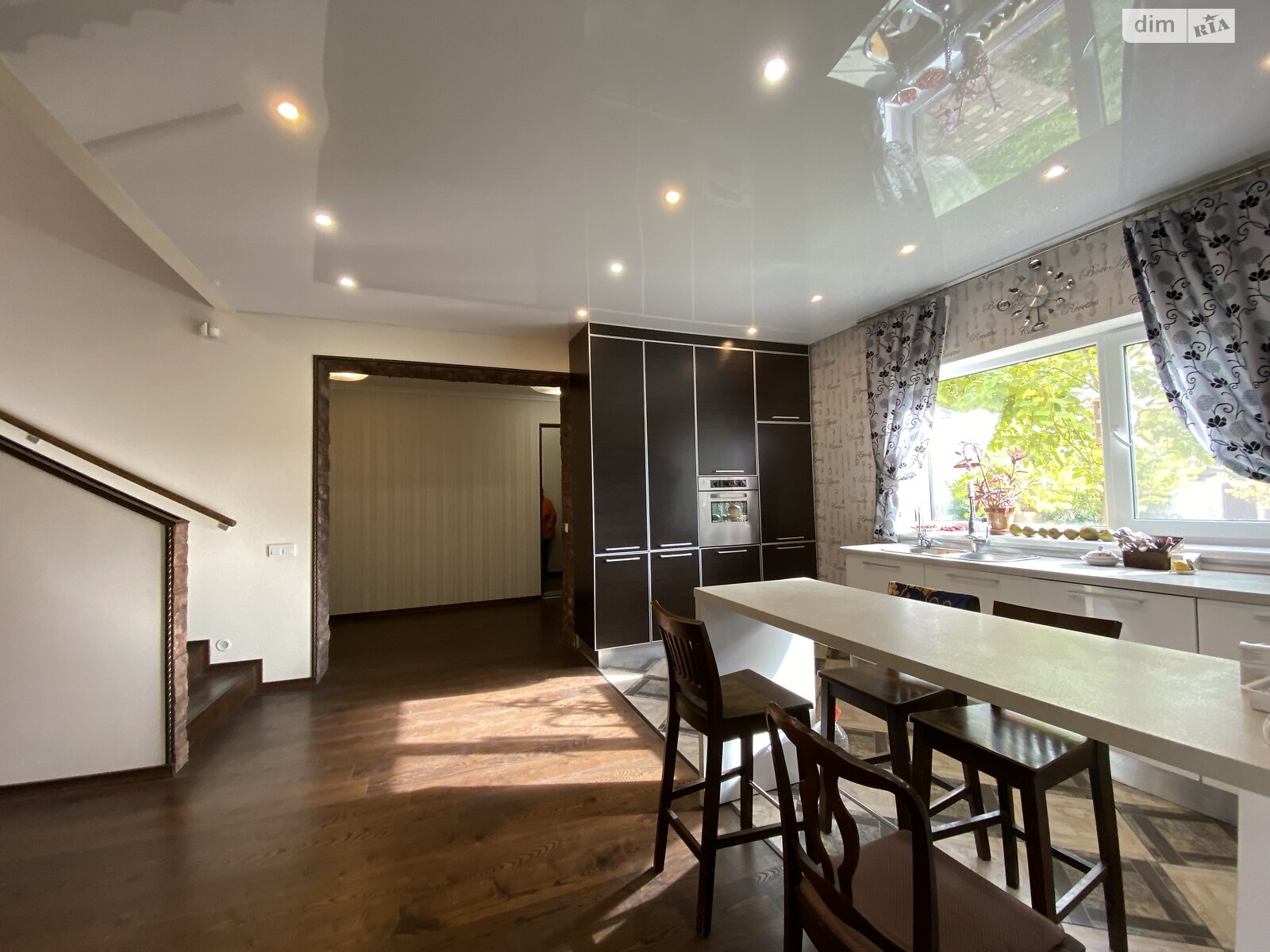 двоповерховий будинок з верандою, 245 кв. м, цегла. Здається помісячно в Агрономічному фото 1 двоповерховий будинок з верандою, 245 кв. м, цегла. Здається помісячно в Агрономічному фото 1