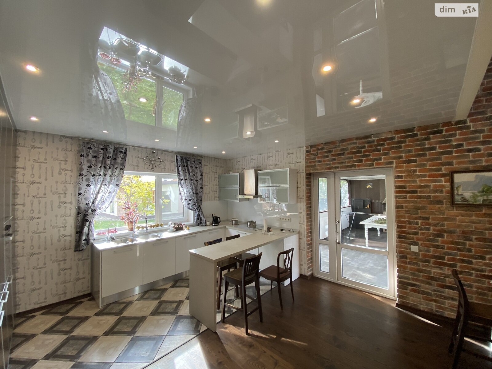 двоповерховий будинок з верандою, 245 кв. м, цегла. Здається помісячно в Агрономічному фото 1 двоповерховий будинок з верандою, 245 кв. м, цегла. Здається помісячно в Агрономічному фото 1