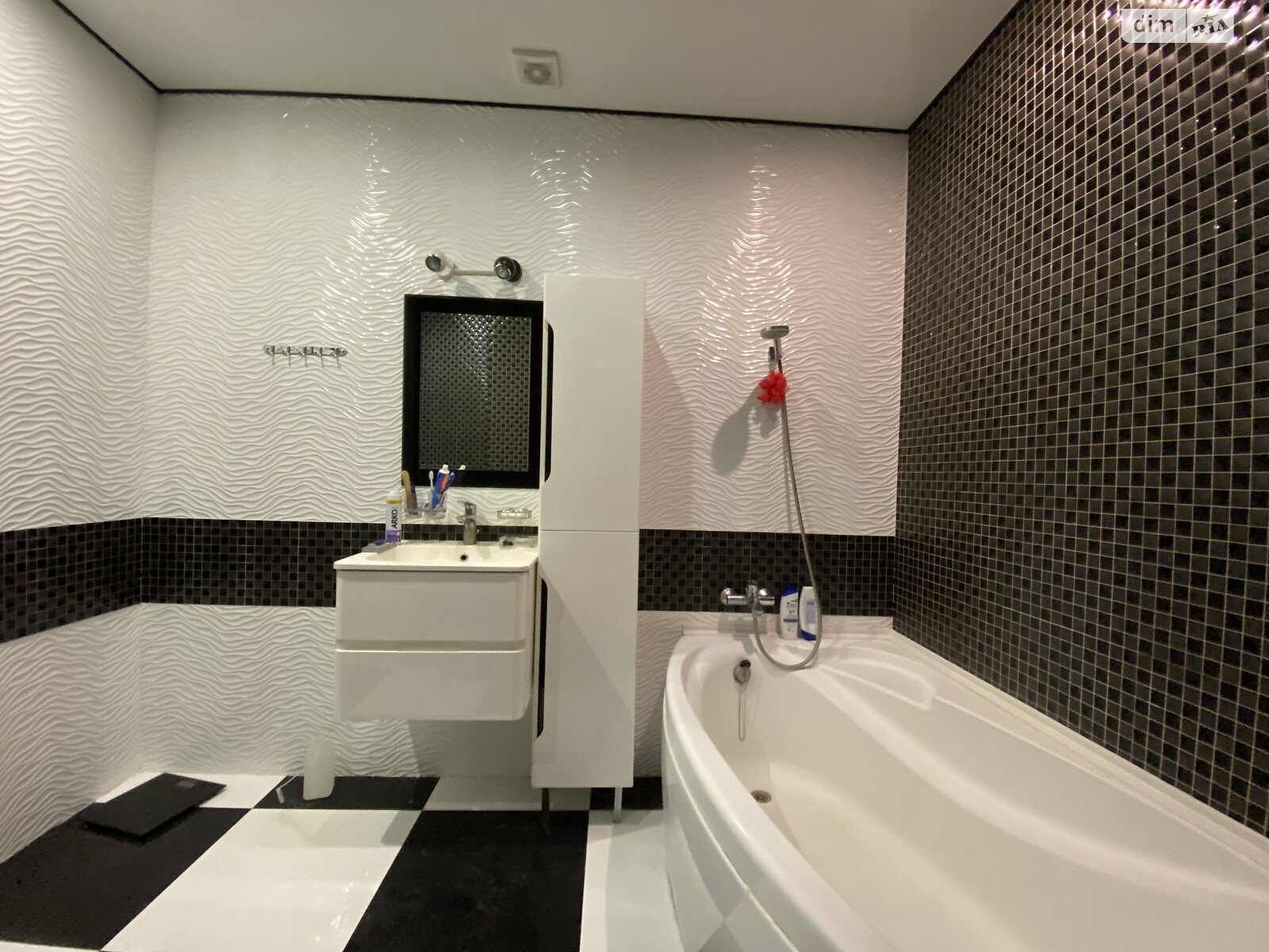 двоповерховий будинок з верандою, 245 кв. м, цегла. Здається помісячно в Агрономічному фото 1 двоповерховий будинок з верандою, 245 кв. м, цегла. Здається помісячно в Агрономічному фото 1