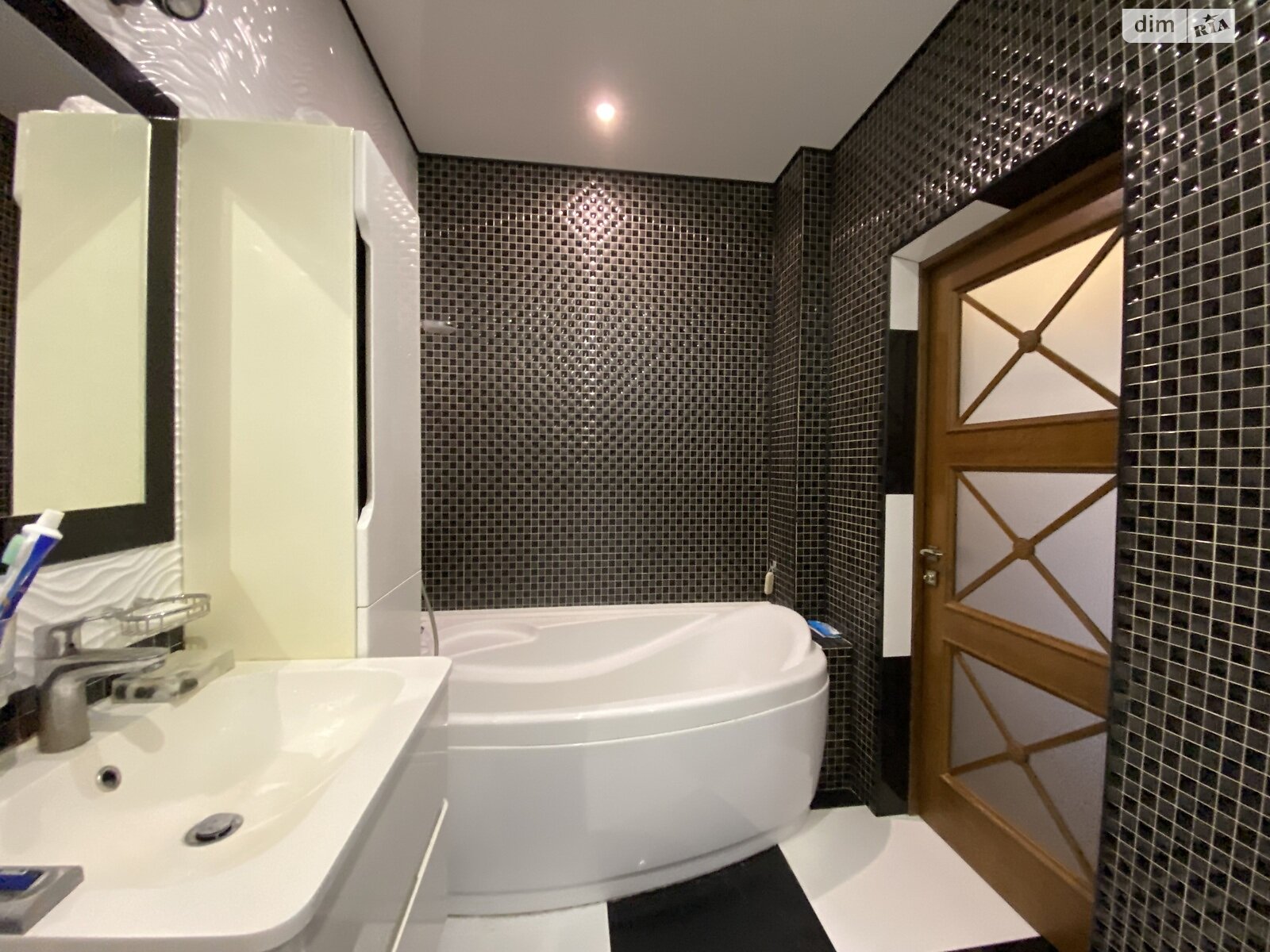 двоповерховий будинок з верандою, 245 кв. м, цегла. Здається помісячно в Агрономічному фото 1 двоповерховий будинок з верандою, 245 кв. м, цегла. Здається помісячно в Агрономічному фото 1