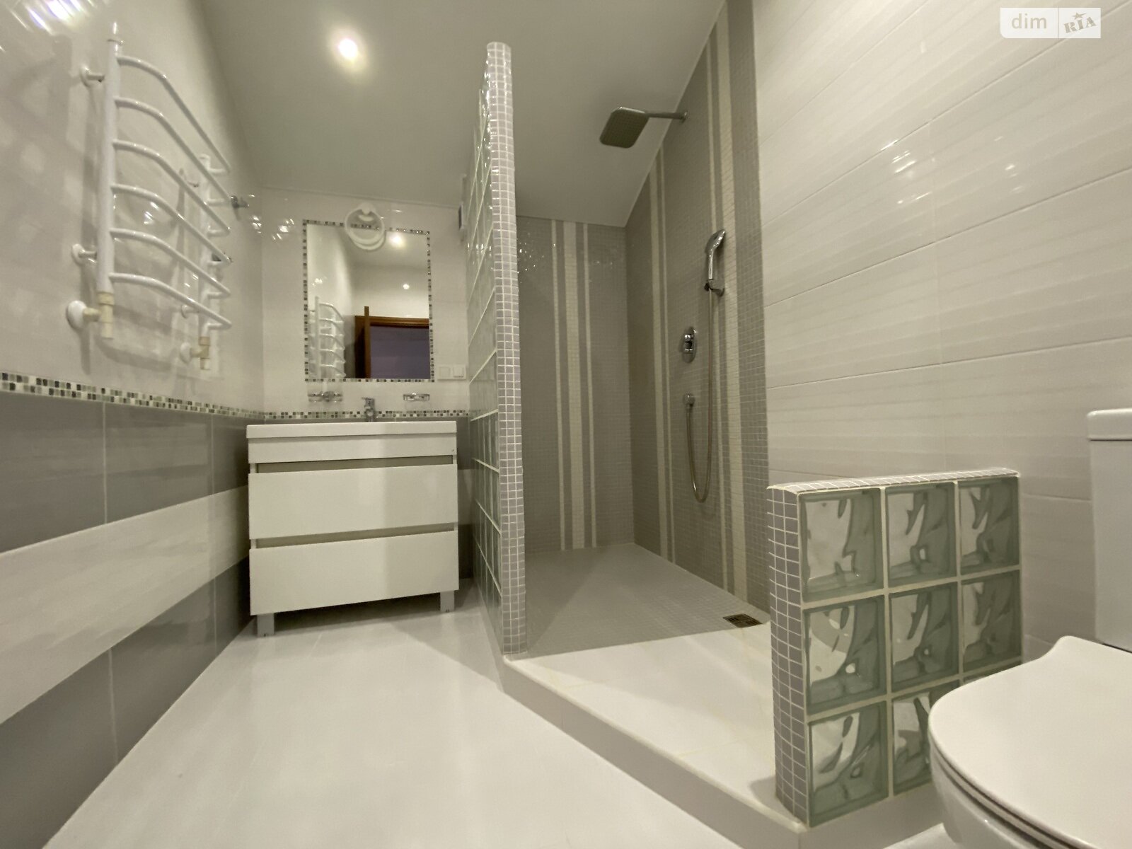 двоповерховий будинок з верандою, 245 кв. м, цегла. Здається помісячно в Агрономічному фото 1 двоповерховий будинок з верандою, 245 кв. м, цегла. Здається помісячно в Агрономічному фото 1