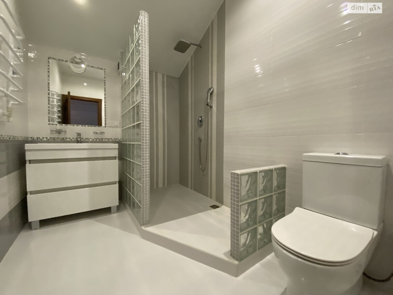 двоповерховий будинок з верандою, 245 кв. м, цегла. Здається помісячно в Агрономічному фото 1 двоповерховий будинок з верандою, 245 кв. м, цегла. Здається помісячно в Агрономічному фото 1