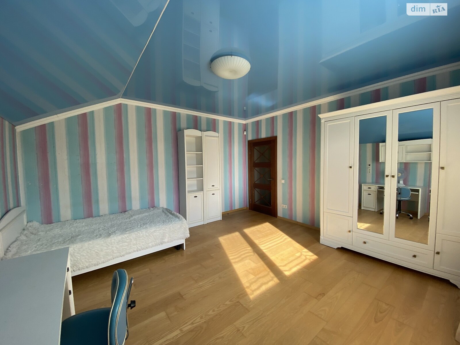 двоповерховий будинок з верандою, 245 кв. м, цегла. Здається помісячно в Агрономічному фото 1 двоповерховий будинок з верандою, 245 кв. м, цегла. Здається помісячно в Агрономічному фото 1