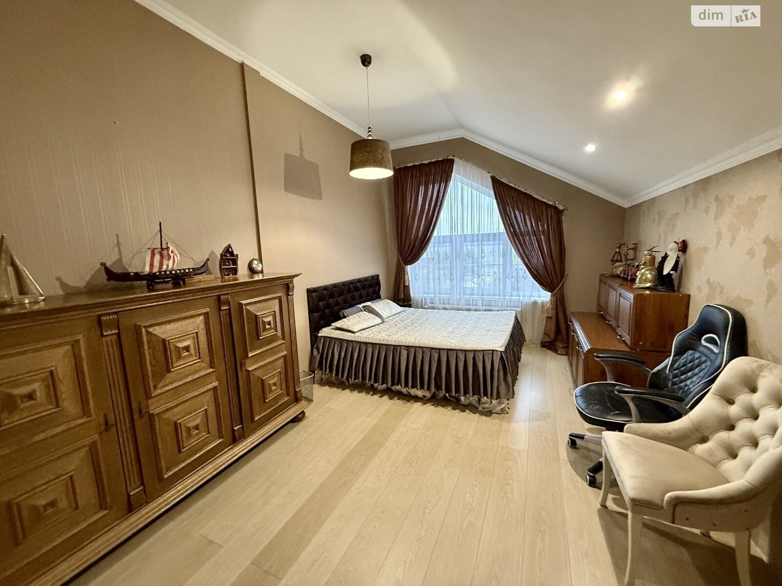 двухэтажный дом, 378 кв. м, кирпич. Сдается помесячно в Баловном фото 1