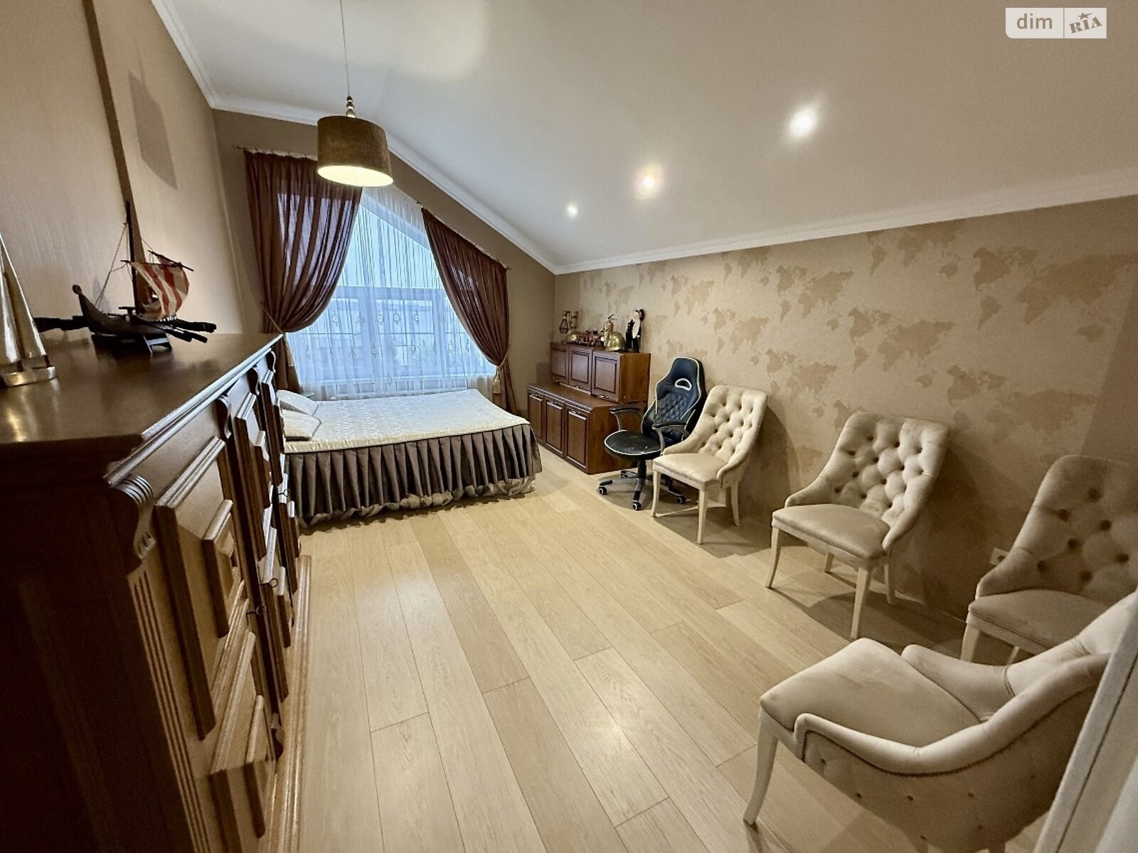 двухэтажный дом, 378 кв. м, кирпич. Сдается помесячно в Баловном фото 1