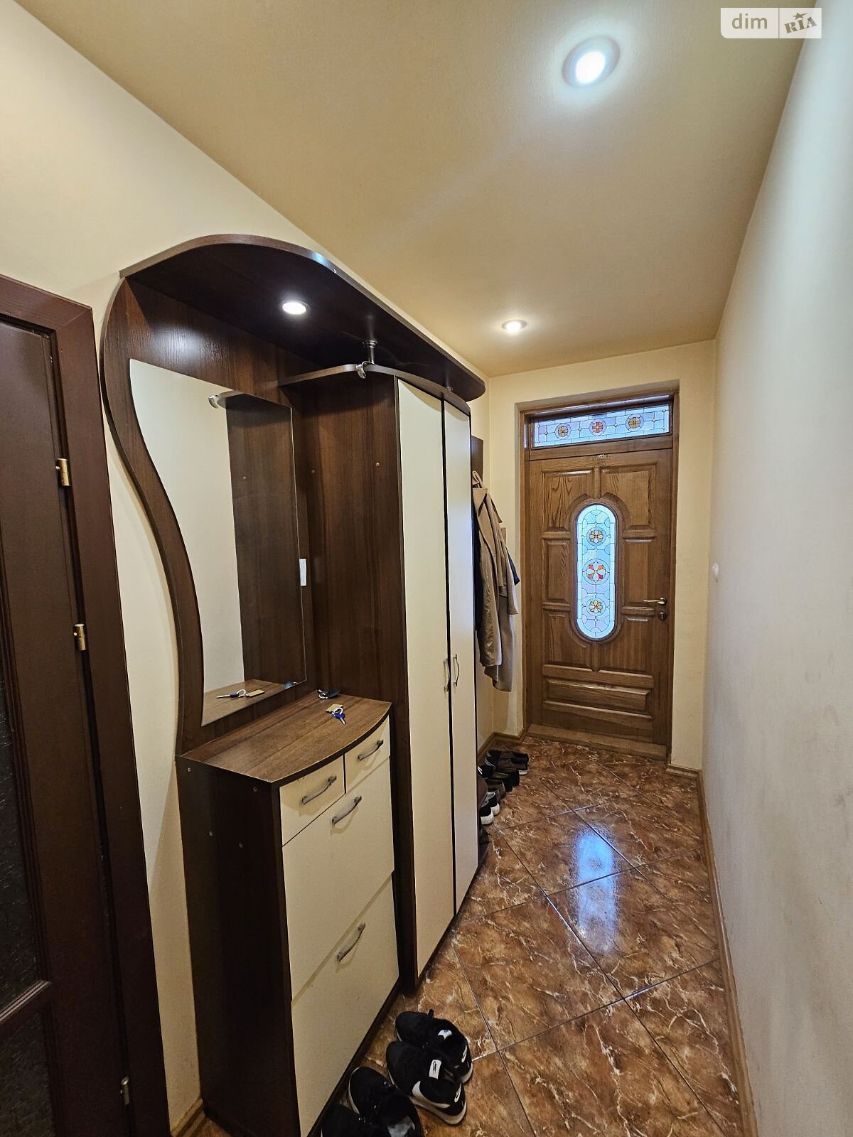 двоповерховий будинок з гаражем, 195 кв. м, цегла. Здається помісячно в Баранинці фото 1