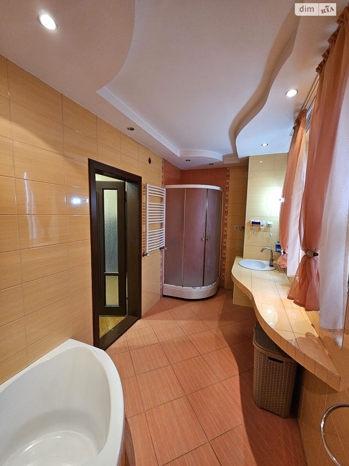 двоповерховий будинок з гаражем, 195 кв. м, цегла. Здається помісячно в Баранинці фото 1