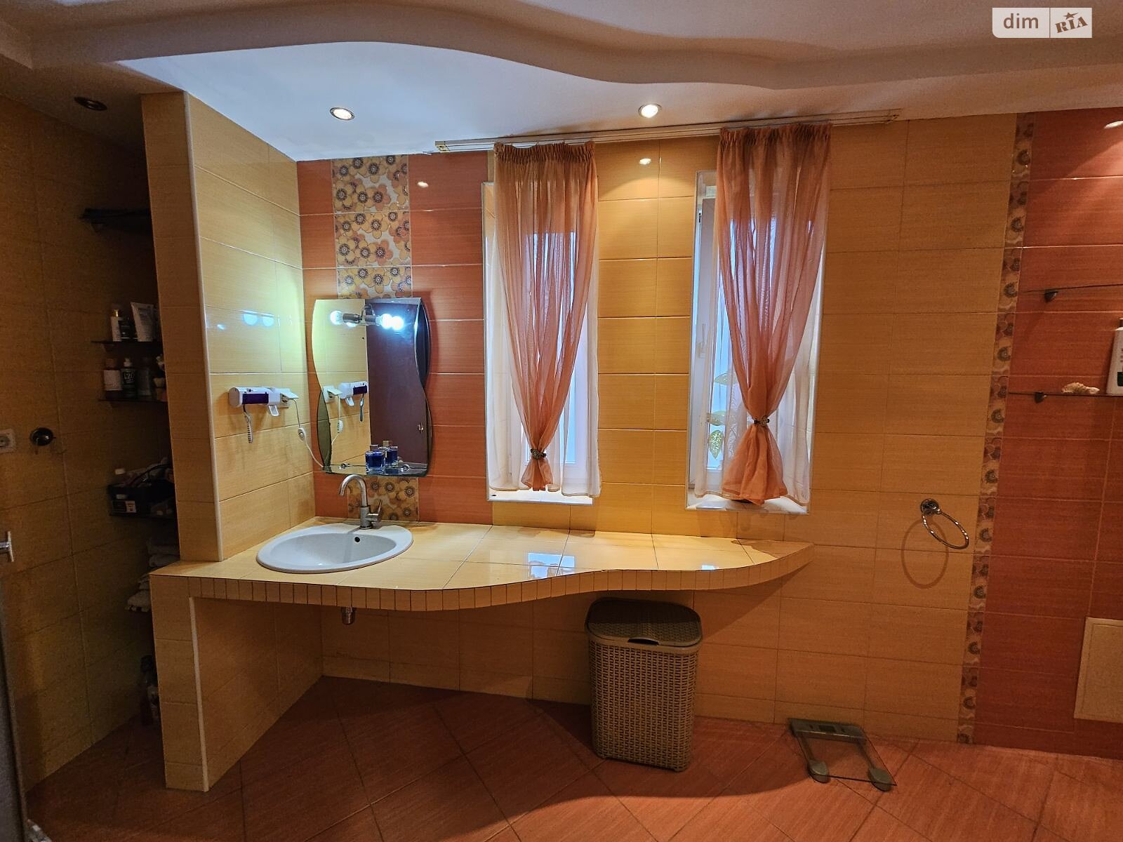 двоповерховий будинок з гаражем, 195 кв. м, цегла. Здається помісячно в Баранинці фото 1