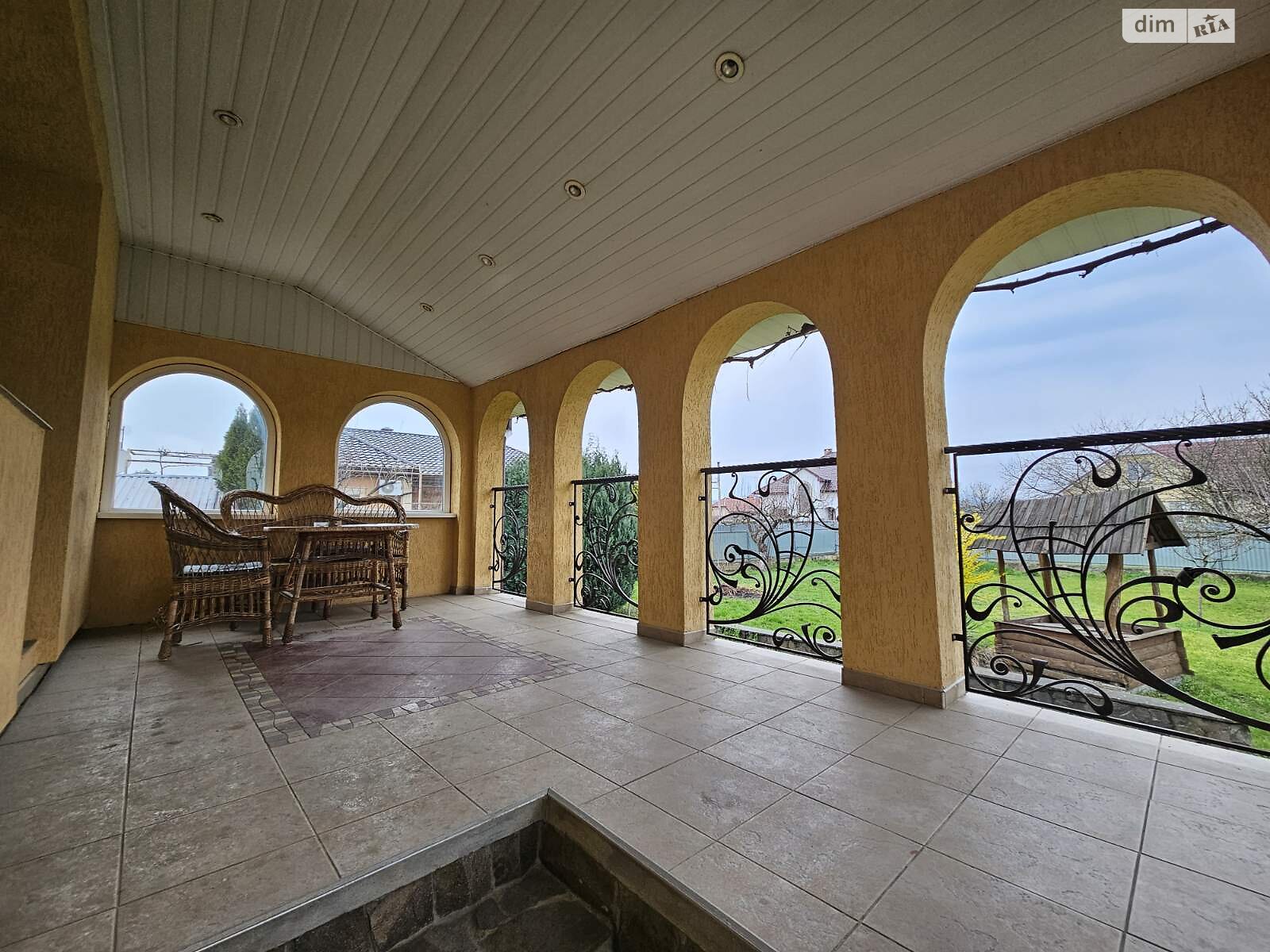 двоповерховий будинок з гаражем, 195 кв. м, цегла. Здається помісячно в Баранинці фото 1