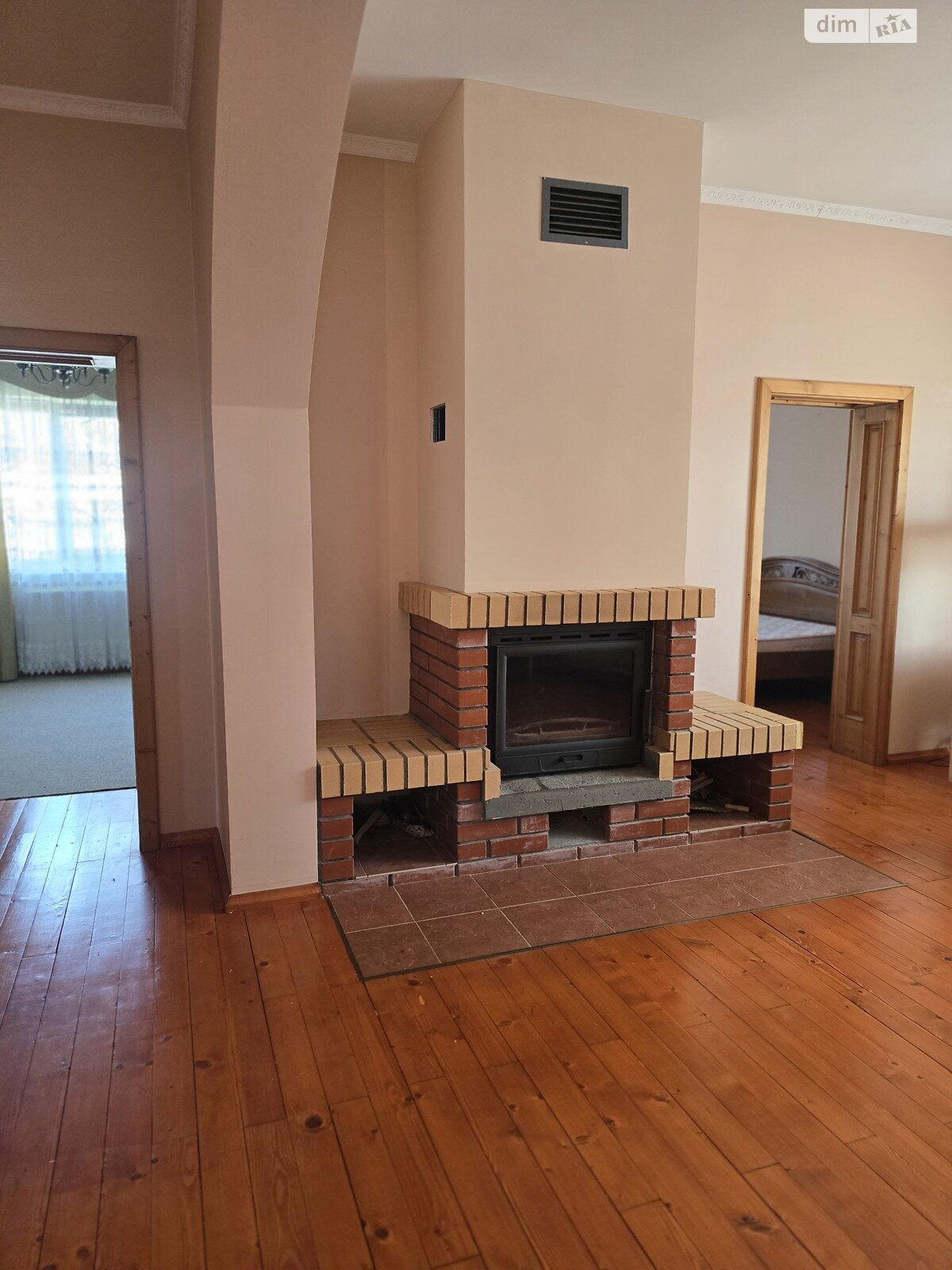 двухэтажный дом, 200 кв. м, кирпич. Сдается помесячно в Барвинке фото 1 двухэтажный дом, 200 кв. м, кирпич. Сдается помесячно в Барвинке фото 1