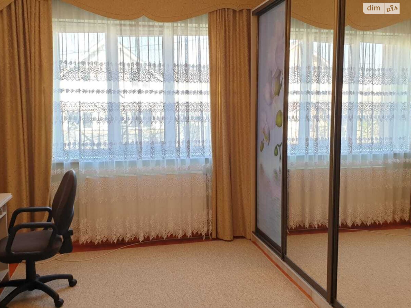 двухэтажный дом, 200 кв. м, кирпич. Сдается помесячно в Барвинке фото 1 двухэтажный дом, 200 кв. м, кирпич. Сдается помесячно в Барвинке фото 1