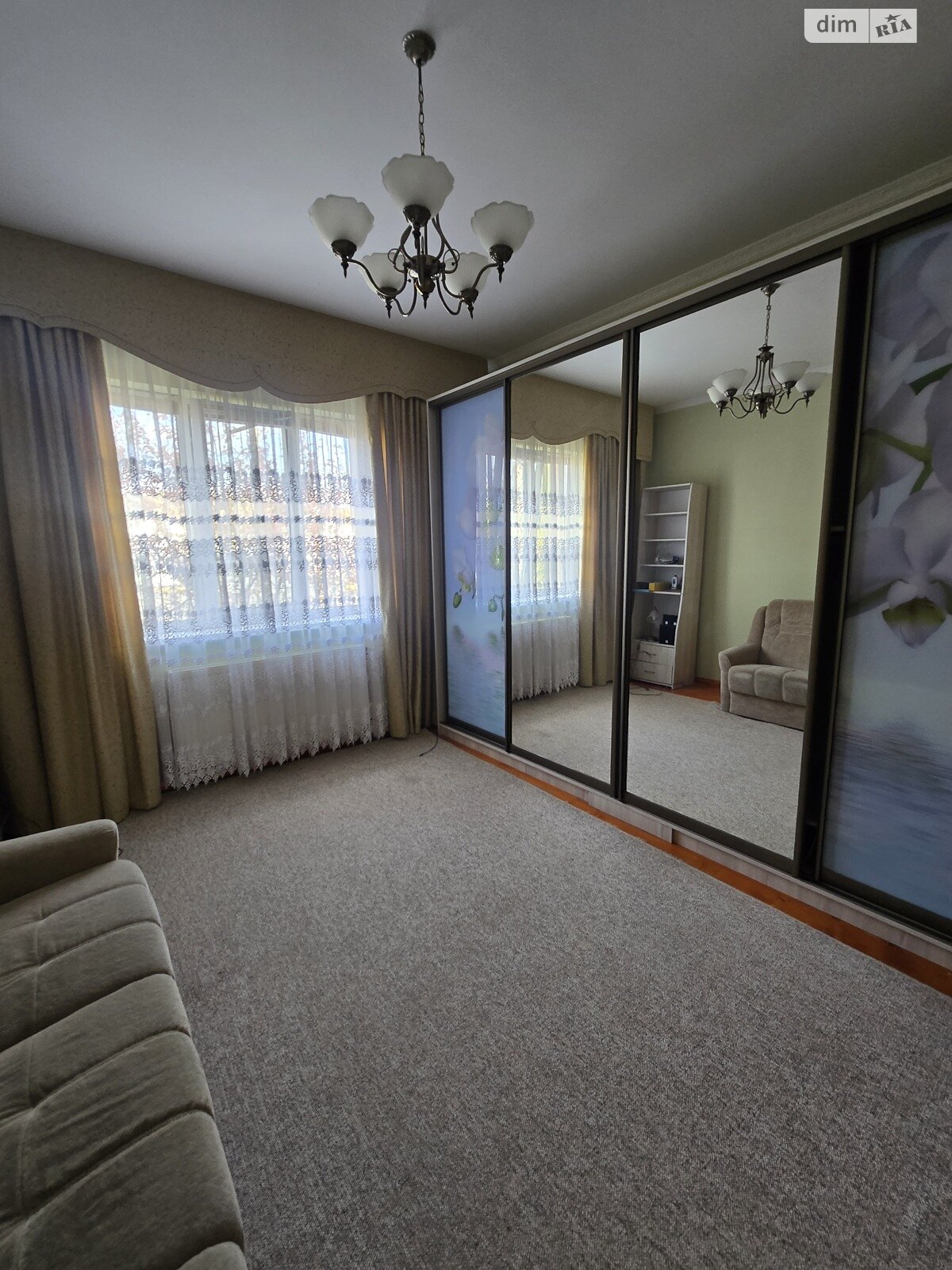 двухэтажный дом, 200 кв. м, кирпич. Сдается помесячно в Барвинке фото 1 двухэтажный дом, 200 кв. м, кирпич. Сдается помесячно в Барвинке фото 1