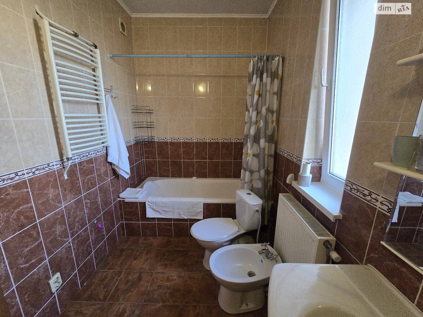 двухэтажный дом, 200 кв. м, кирпич. Сдается помесячно в Барвинке фото 1 двухэтажный дом, 200 кв. м, кирпич. Сдается помесячно в Барвинке фото 1