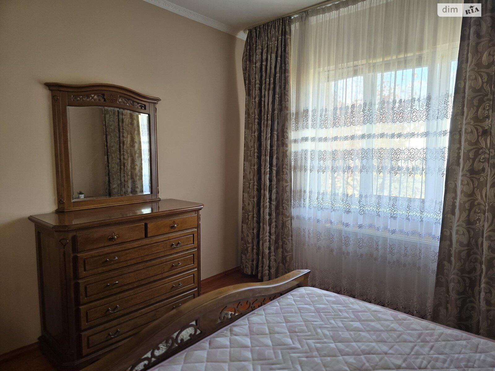 двухэтажный дом, 200 кв. м, кирпич. Сдается помесячно в Барвинке фото 1 двухэтажный дом, 200 кв. м, кирпич. Сдается помесячно в Барвинке фото 1