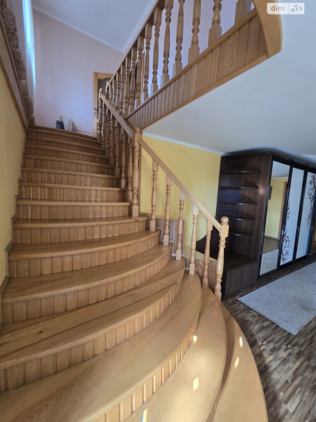 двухэтажный дом, 200 кв. м, кирпич. Сдается помесячно в Барвинке фото 1 двухэтажный дом, 200 кв. м, кирпич. Сдается помесячно в Барвинке фото 1